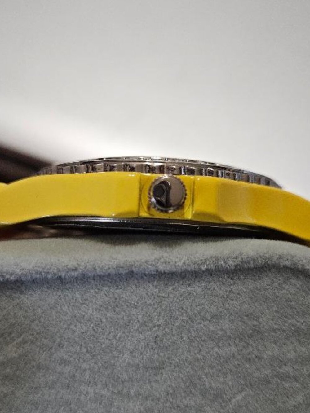 BRAND NEW GENIVA SILCONE YELLOW WATCH Fun! - Picture 5 of 8